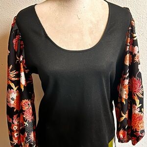 Dolan / Anthropologie Black Top with Floral Sleeves sz 1X good condition